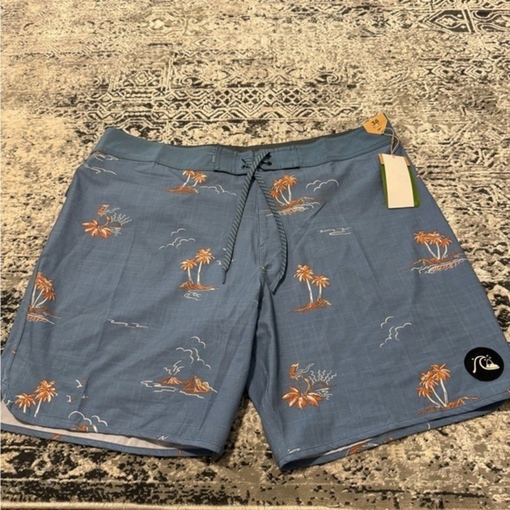 QuickSilver Hawaiian Theme Boardshorts New With Tags Size 38